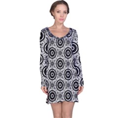 Geometric Black And White Long Sleeve Nightdress by linceazul