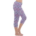 Colorful Folk Pattern Capri Yoga Leggings View3