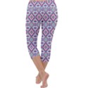 Colorful Folk Pattern Capri Yoga Leggings View4