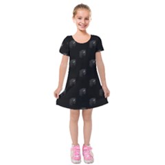 Arfican Head Sculpture Motif Print Pattern Kids  Short Sleeve Velvet Dress by dflcprintsclothing