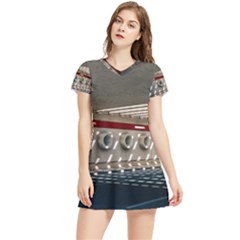 Patterned Tunnels On The Concrete Wall Women s Sports Skirt