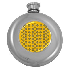 Sensational Stars On Incredible Yellow Round Hip Flask (5 Oz) by pepitasart